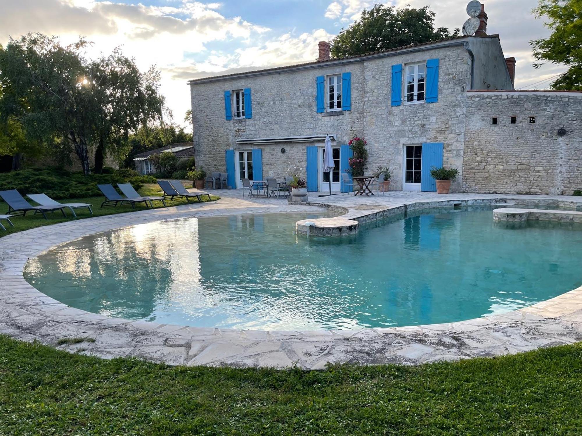 Logis Saint Leonard Bed & Breakfast Dompierre-sur-Mer Eksteriør bilde