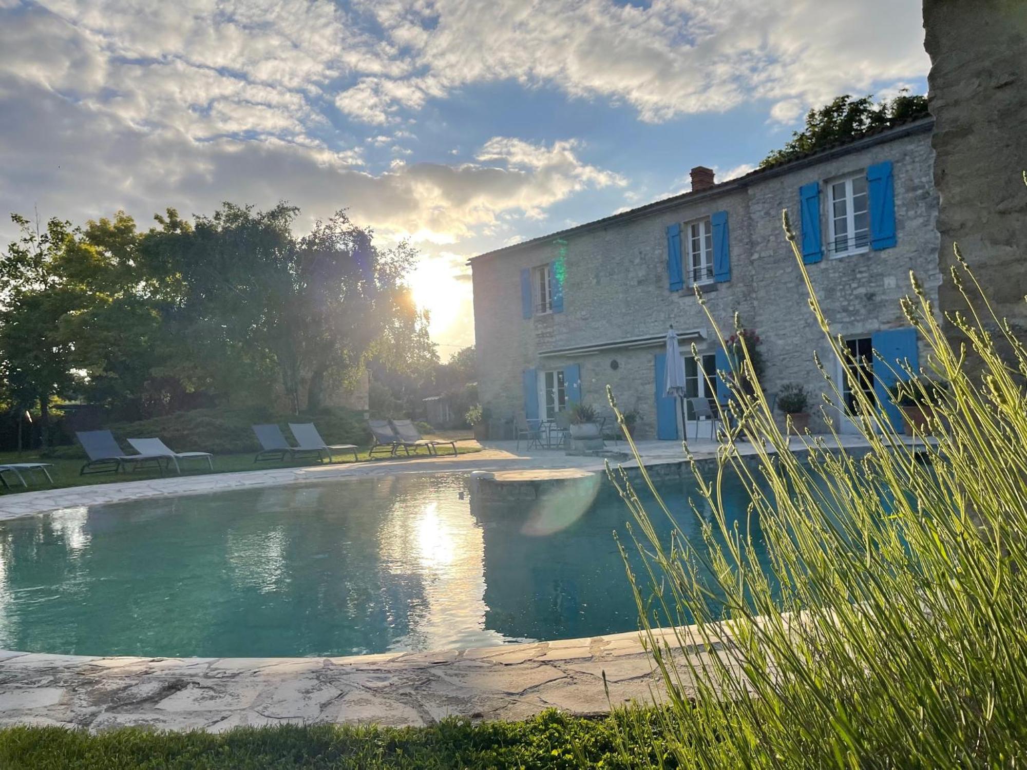 Logis Saint Leonard Bed & Breakfast Dompierre-sur-Mer Eksteriør bilde