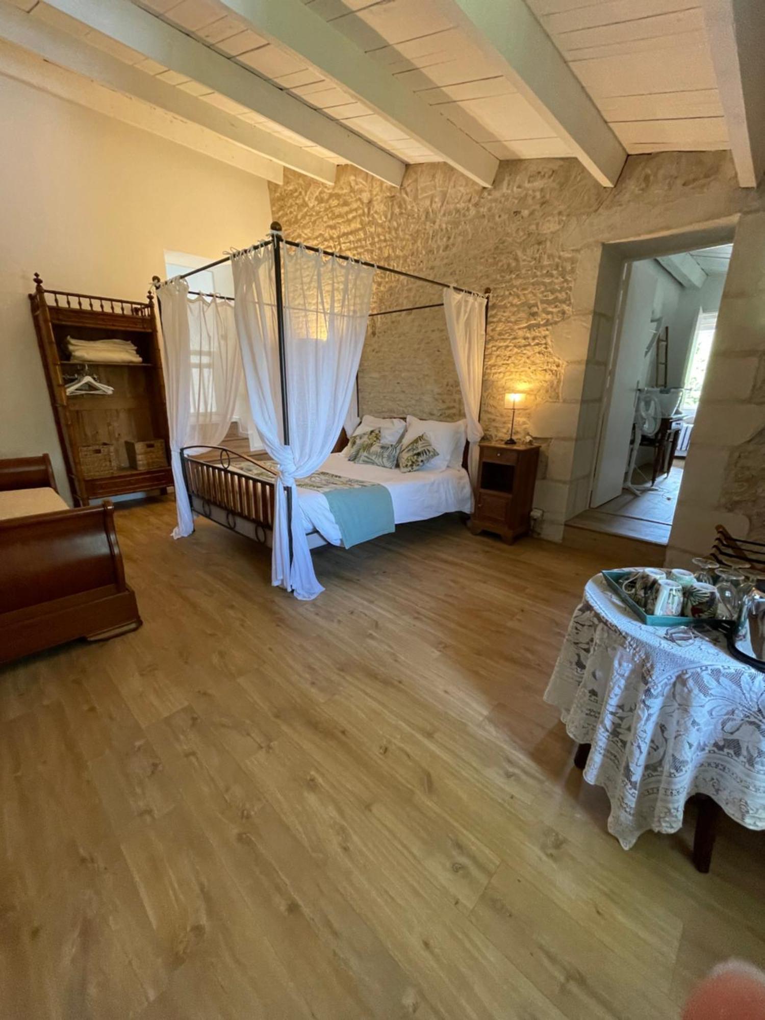 Logis Saint Leonard Bed & Breakfast Dompierre-sur-Mer Eksteriør bilde